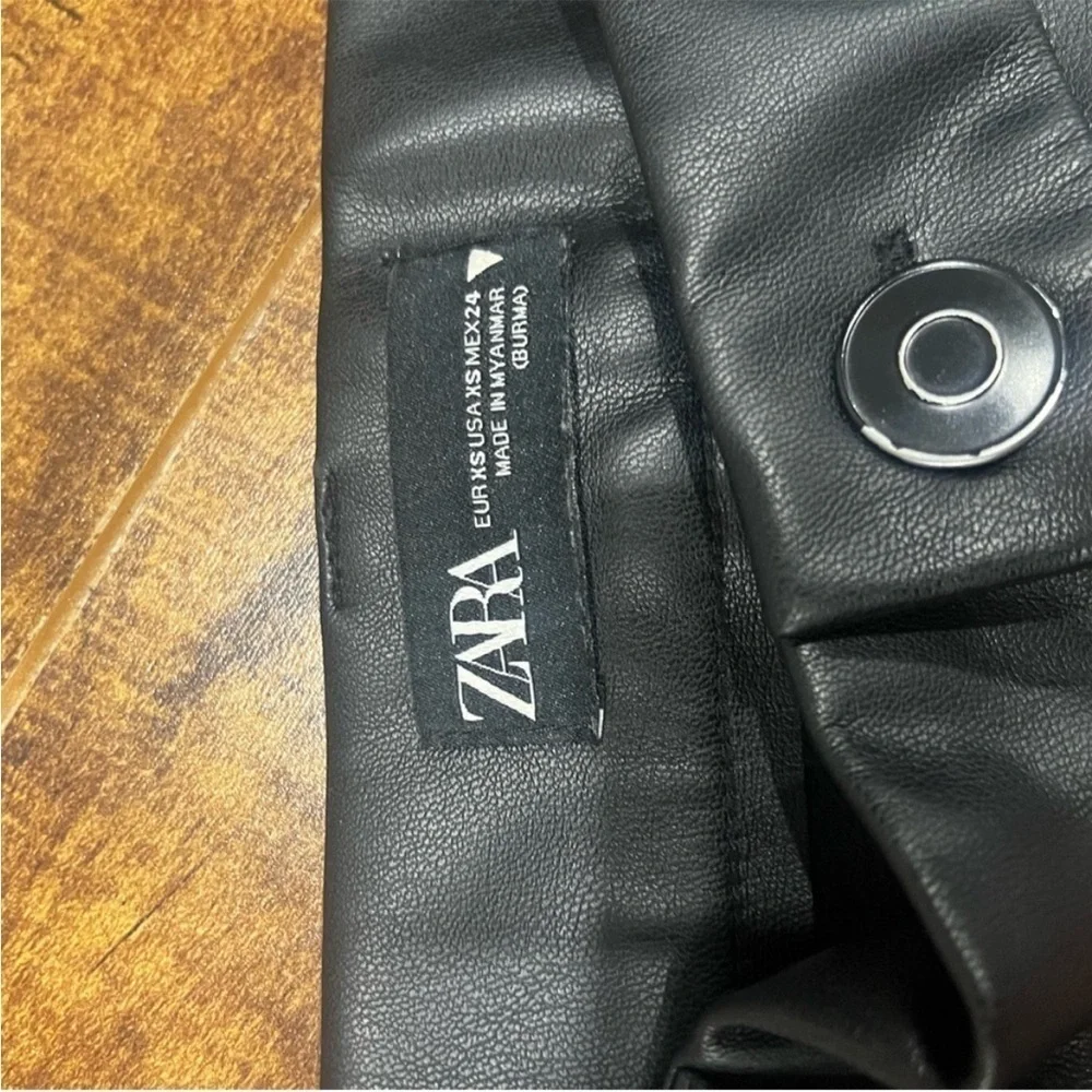 Leather pants‎ - Picture 3 of 3